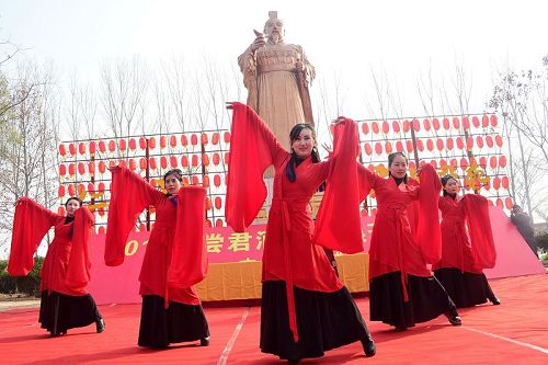 2017年11月28日，山东孟尝君酒业冬酿开窖仪式现场。 (4).jpg