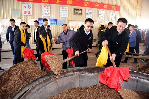 2017年11月28日，山东孟尝君酒业冬酿开窖仪式现场。 (48).jpg