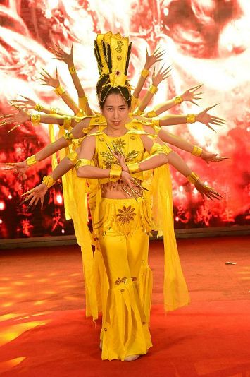 2017年12月2日，贵州国台酒聊城品鉴会，美女艳丽来助兴。 (43).jpg