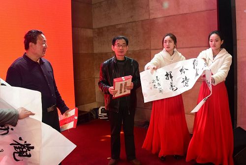 2017年12月2日，贵州国台酒聊城品鉴会，美女艳丽来助兴。 (47).jpg