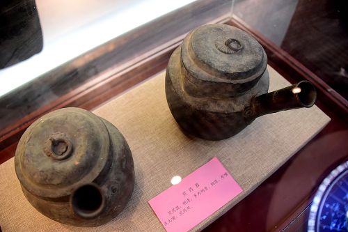 2017年12月9日，山东省茌平县洪官屯镇成无己纪念馆征集展出的煎药器 。.jpg