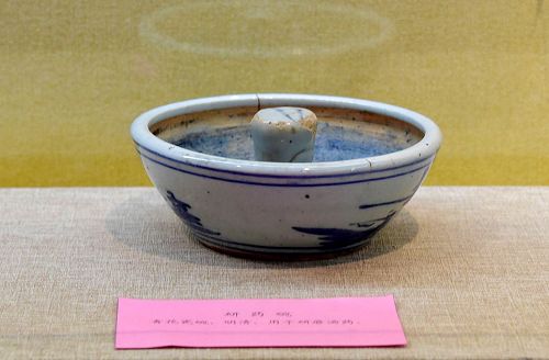 2017年12月9日，山东省茌平县洪官屯镇成无己纪念馆征集展出的研药碗。 (2).jpg