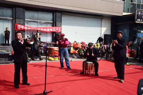 图为山东省茌平县振兴街道郝张村文艺演出队“盛世艺术团”演出现场。