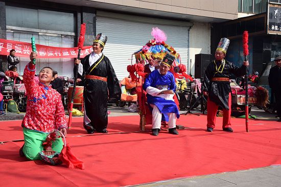 图为山东省茌平县振兴街道郝张村文艺演出队“盛世艺术团”演出现场。