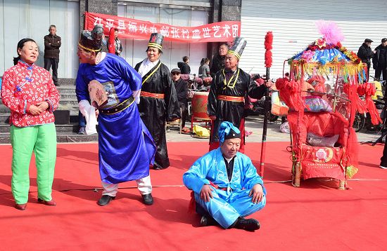 图为山东省茌平县振兴街道郝张村文艺演出队“盛世艺术团”演出现场。