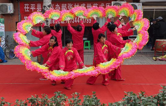 图为山东省茌平县振兴街道郝张村文艺演出队“盛世艺术团”演出现场。