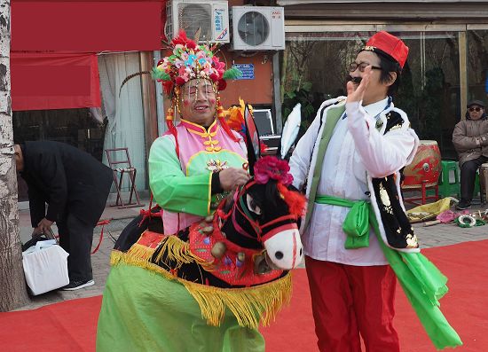 图为山东省茌平县振兴街道郝张村文艺演出队“盛世艺术团”演出现场。
