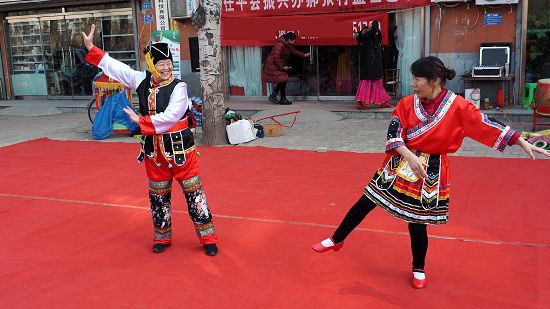 图为山东省茌平县振兴街道郝张村文艺演出队“盛世艺术团”演出现场。