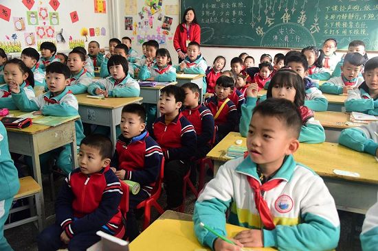 2018年3月23日，山东省茌平县翰林幼儿园小朋友毕业前“探班”民族小学活动现场。
