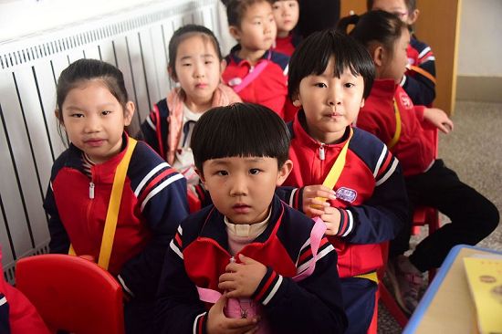 2018年3月23日，山东省茌平县翰林幼儿园小朋友毕业前“探班”民族小学活动现场。 (56).jpg