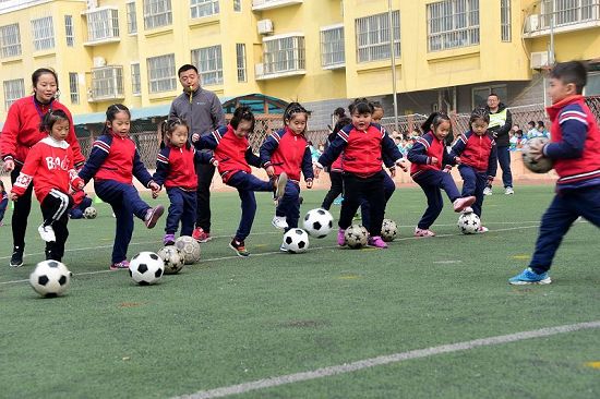 2018年3月23日，山东省茌平县翰林幼儿园小朋友毕业前“探班”民族小学活动现场。 (69).jpg