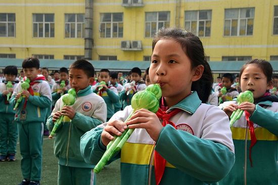 2018年3月23日，山东省茌平县翰林幼儿园小朋友毕业前“探班”民族小学活动现场。