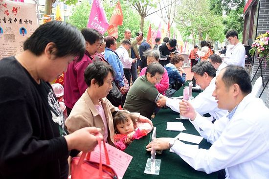 2018年5月5日，山东省济南市历下区荷香堂中医馆开诊现场。 