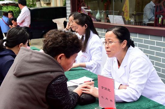 2018年5月5日，山东省济南市历下区荷香堂中医馆开诊现场。 