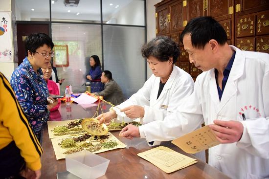 2018年5月5日，山东省济南市历下区荷香堂中医馆开诊现场。 