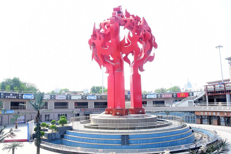 2018年5月18日，北京西客站南广场。 (3).JPG