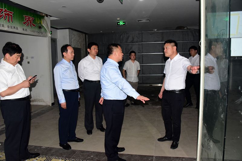 2018年5月18日，山东省茌平县委副书记、县长朱正林，副县长李泽潜等领导同志在北京西客.jpg