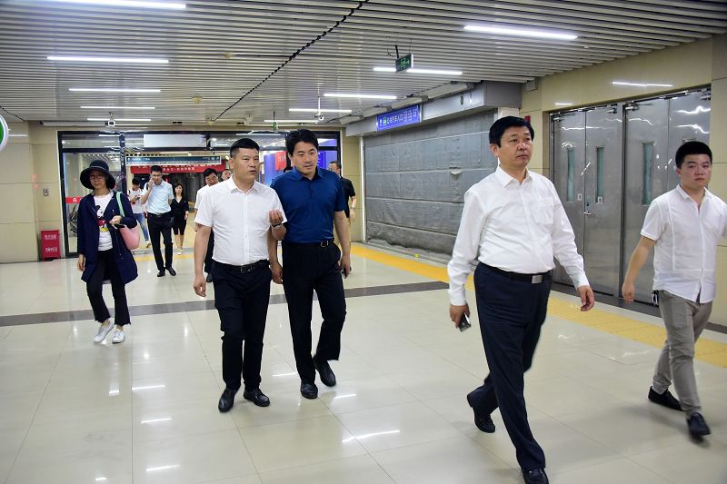 2018年5月18日，山东省茌平县委副书记、县长朱正林，副县长李泽潜等领导同志在北京西客.jpg