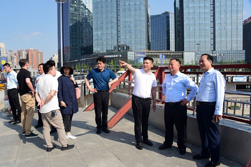 2018年5月18日，山东省茌平县委副书记、县长朱正林，副县长李泽潜等领导同志在北京西客.jpg