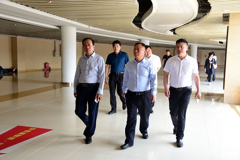 2018年5月18日，山东省茌平县委副书记、县长朱正林，副县长李泽潜等领导同志在北京西客.jpg