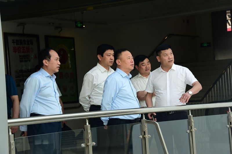 2018年5月18日，山东省茌平县委副书记、县长朱正林，副县长李泽潜等领导同志在北京西客站。.JPG