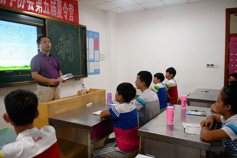 山东聊城：30名品学兼优学生认领核桃树并挂牌 “我为祖国种棵树”工程启动