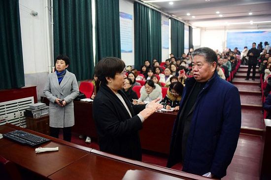 2018年12月10日，山东省聊城市家庭教育现场会在茌平县实验中学召开现场。 (30).jpg