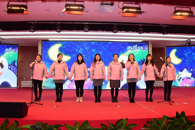 2018年12月6日， 参加山东省聊城市幼教培训基地德育岗位研修班的幼儿教师们在结业典礼.jpg