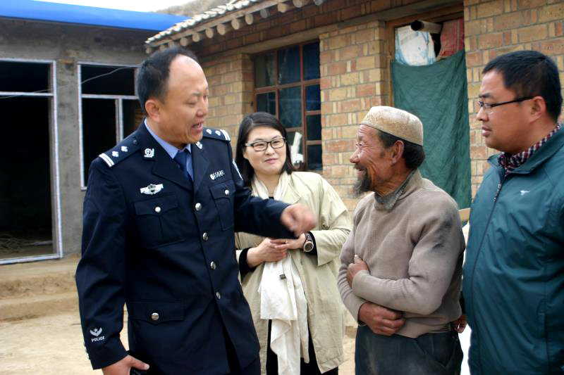 2016年4月11日，山东汉子扶贫干部赵强在宁夏回族自治区固原市西吉县白崖乡阳洼村。 (2).jpg