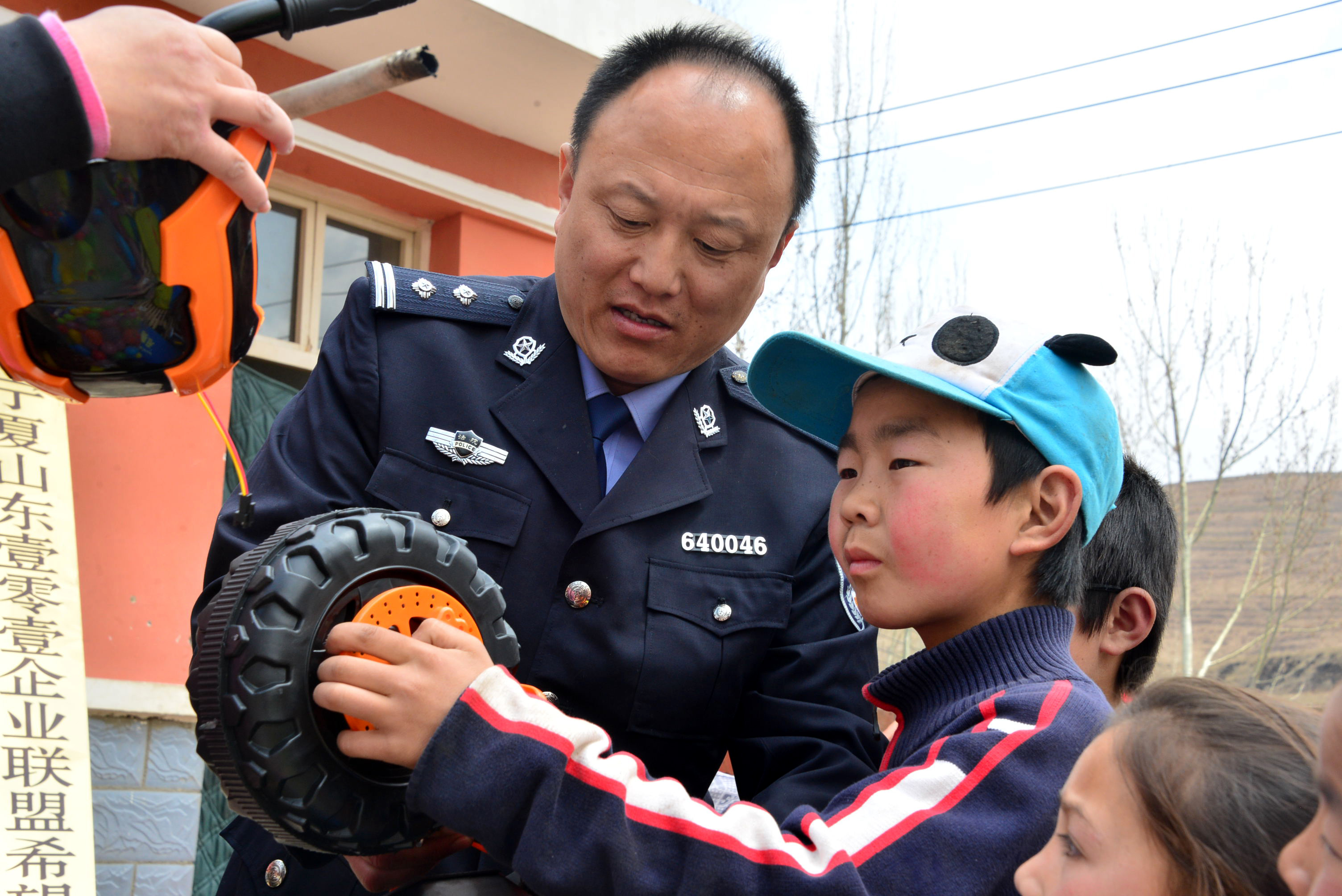 2016年4月11日，山东汉子扶贫干部赵强在宁夏回族自治区固原市西吉县白崖乡阳洼村。 (3).jpg