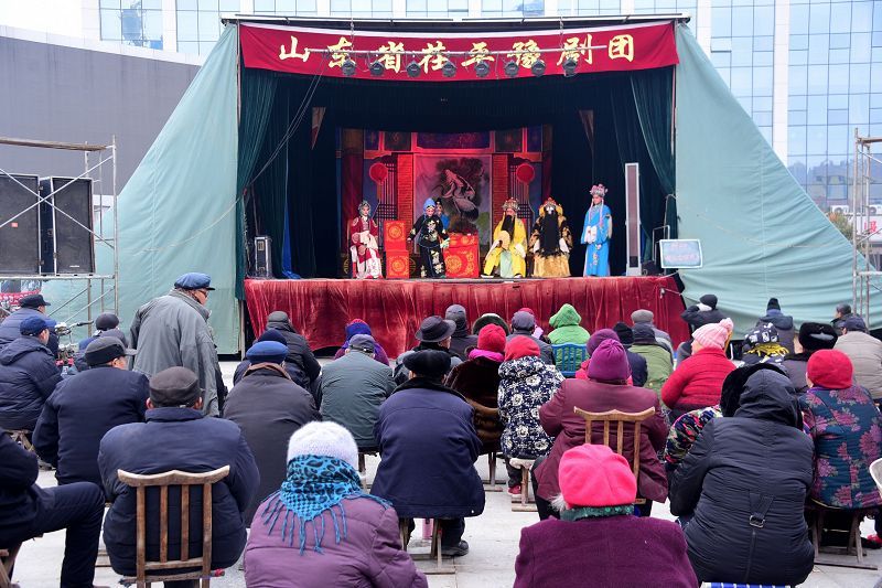 2019年2月12日，全国文明村山东省茌平县振兴街道前曹村春节期间八台大戏惠市民演出现场.jpg