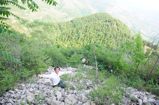 2019年7月13日，山东省济南市九重山景区西峰发现流石坡现场。 (17).JPG