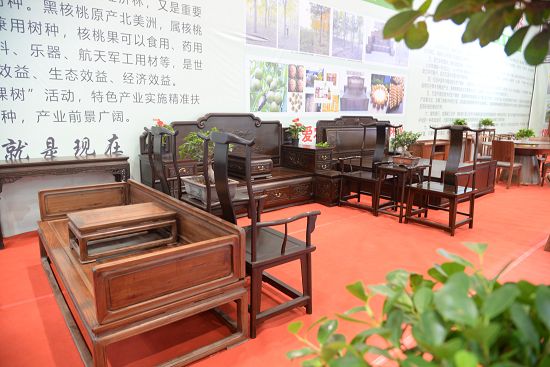 2019年9月19日，山东省聊城市参展企业在第十六届中国林产品交易会上。 (10).JPG