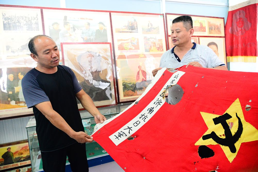 2019年9月28日，一面早起抗日军旗在山东省茌平区文化产业集聚区二楼红色记忆展览馆亮相。