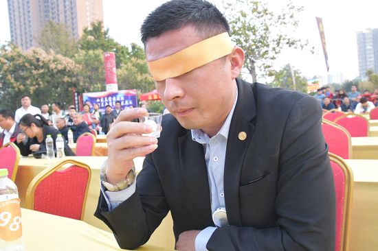 2019年10月19日，孟尝君酒业第四届酒王争霸赛茌平赛区比赛现场。 (11).jpg