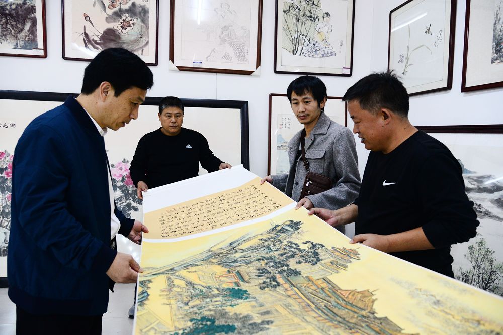 2019年10月24日，画家巫世林临摹创作的清明上河图完美收官。 (1).JPG