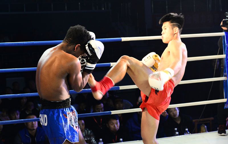 2019年11月16日晚， “英雄会”国际争霸赛山东聊城站比赛现场。 (6).JPG