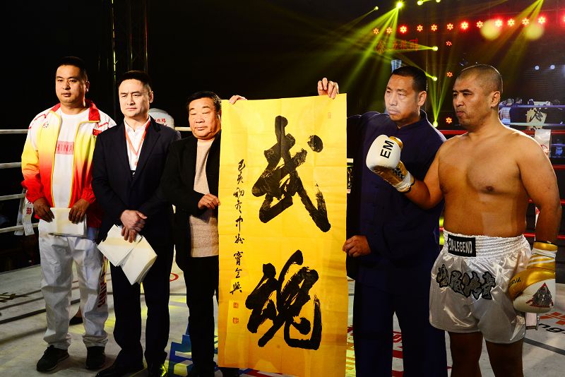  2019年11月16日晚， “英雄会”国际争霸赛山东聊城站比赛现场。