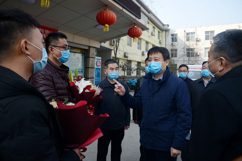 2020年2月20日，山东省茌平区人民医院为杨华、赵冲同医生援助武汉送行现场。 (1).JPG