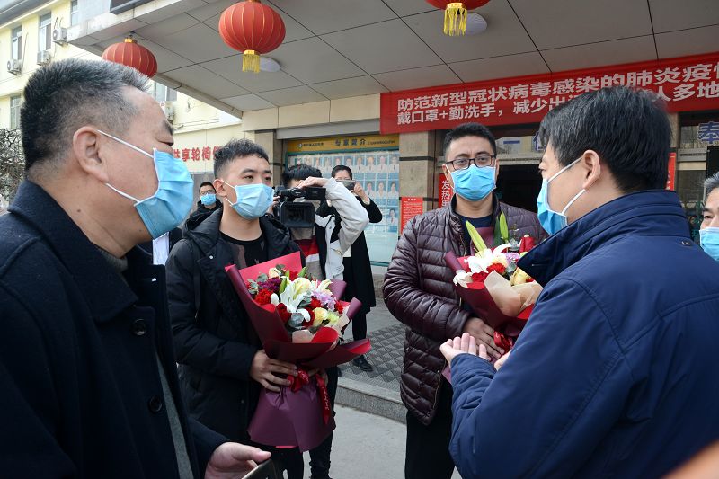 2020年2月20日，山东省茌平区人民医院为杨华、赵冲同医生援助武汉送行现场。 (2).JPG