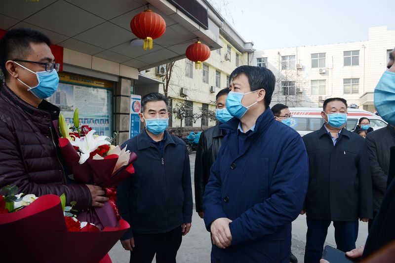 2020年2月20日，山东省茌平区人民医院为杨华、赵冲同医生援助武汉送行现场。 (20).JPG