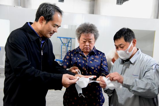 2020年3月27日，“四进”攻坚行动聊城市派茌平区工作五组，在口罩生产企业协调调研现场.jpg