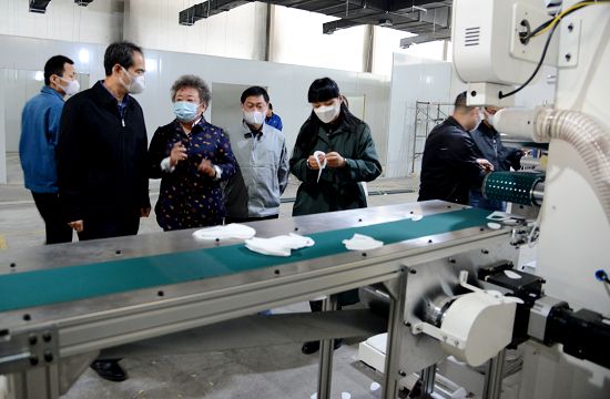 2020年3月27日，“四进”攻坚行动聊城市派茌平区工作五组，在口罩生产企业协调调研现场.jpg