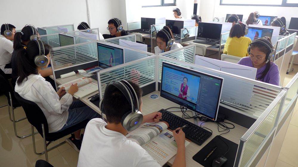 2020年7月27日，聊城市茌平区2020年高考第一名伦恒鹏同学，在简单学习网茌平服务中心现.jpg