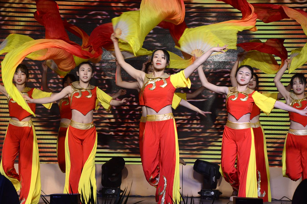 2020年12月31日， 茌平区茌平一中庆祝2021年元旦文艺汇演现场。 (11).JPG