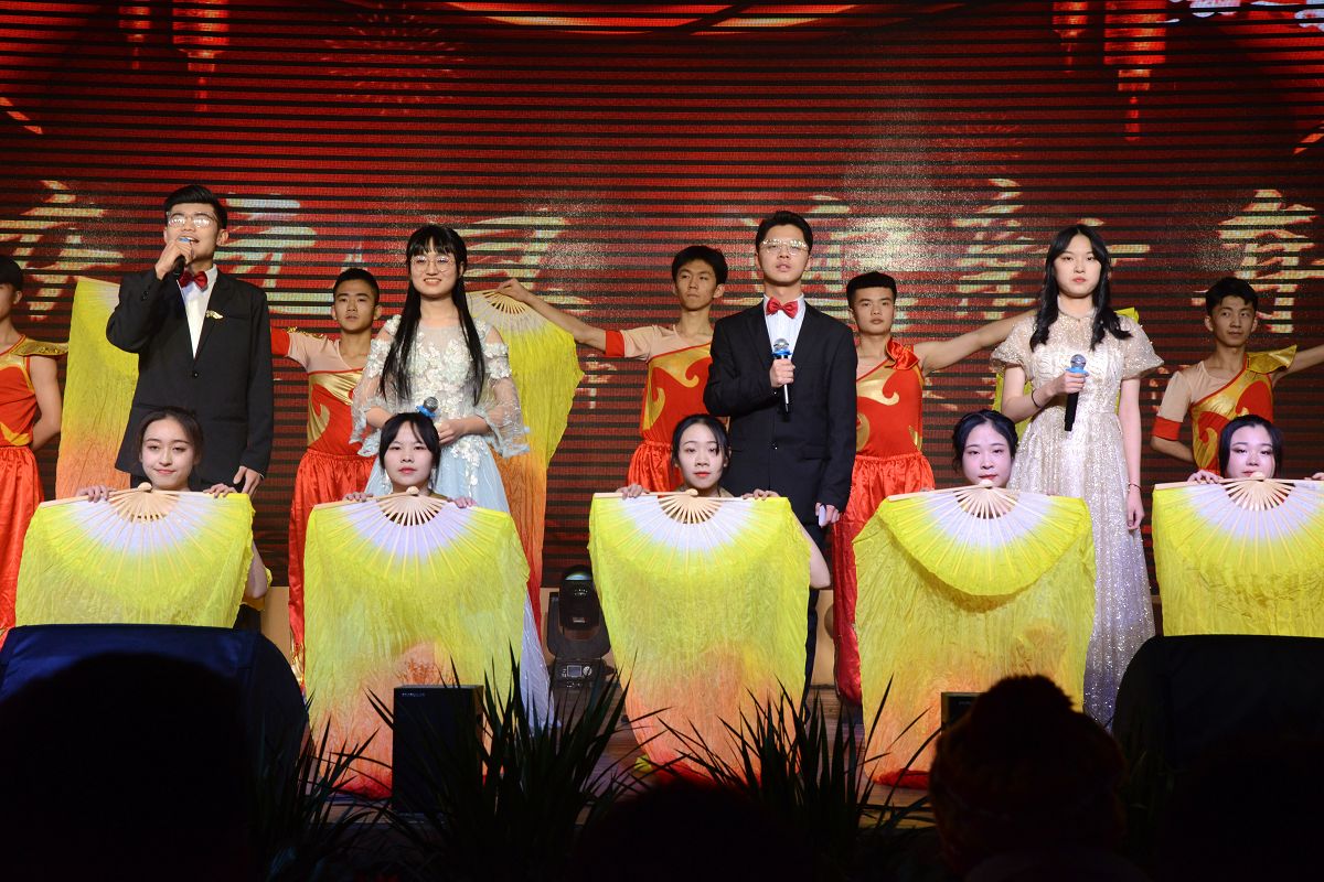 2020年12月31日， 茌平区茌平一中庆祝2021年元旦文艺汇演现场。 (15).JPG