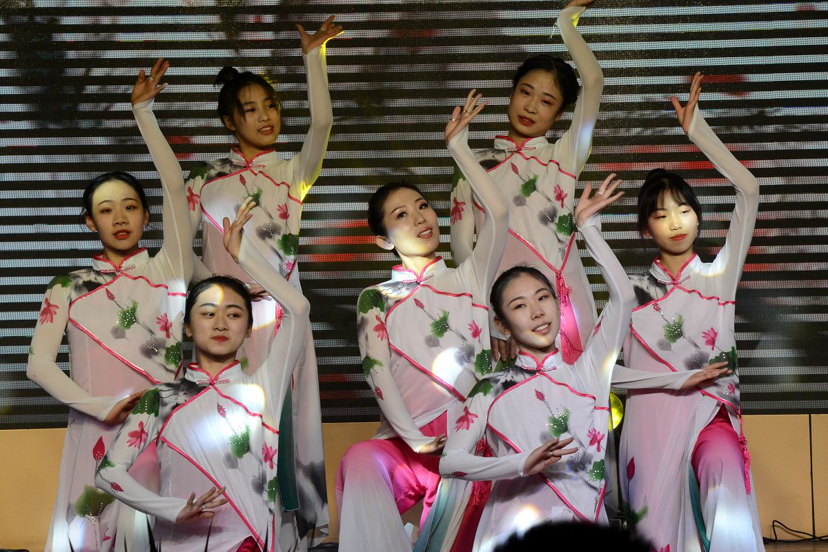 2020年12月31日， 茌平区茌平一中庆祝2021年元旦文艺汇演现场。 (41).JPG