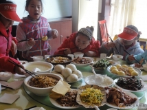 孩子在金象山教我学滑雪